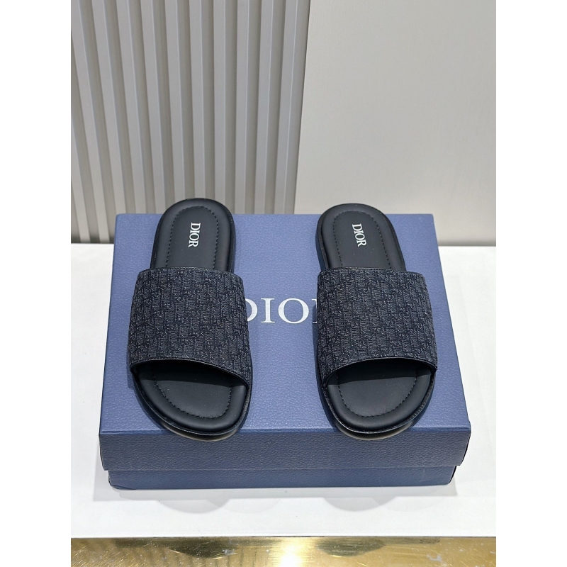 ch**an D*or slippers